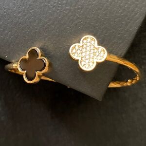 NWT Rachel Zoe Black onyx/Rhinestone clover hinged bangle bracelet